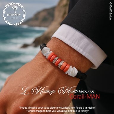 L'héritage Méditerranéen Un poignet masculin avec un bracelet en perles blanches et rouges, sur fond de mer.